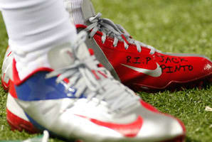 Victor Cruz wore Jack Pinto's name on his shoes during Sunday's game.
